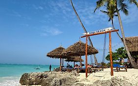 Dhow Beach Boutique Hotel